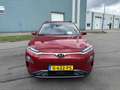 Hyundai KONA EV Premium 64 kWh Automaat 204 PK. Prachtige auto Rood - thumbnail 2