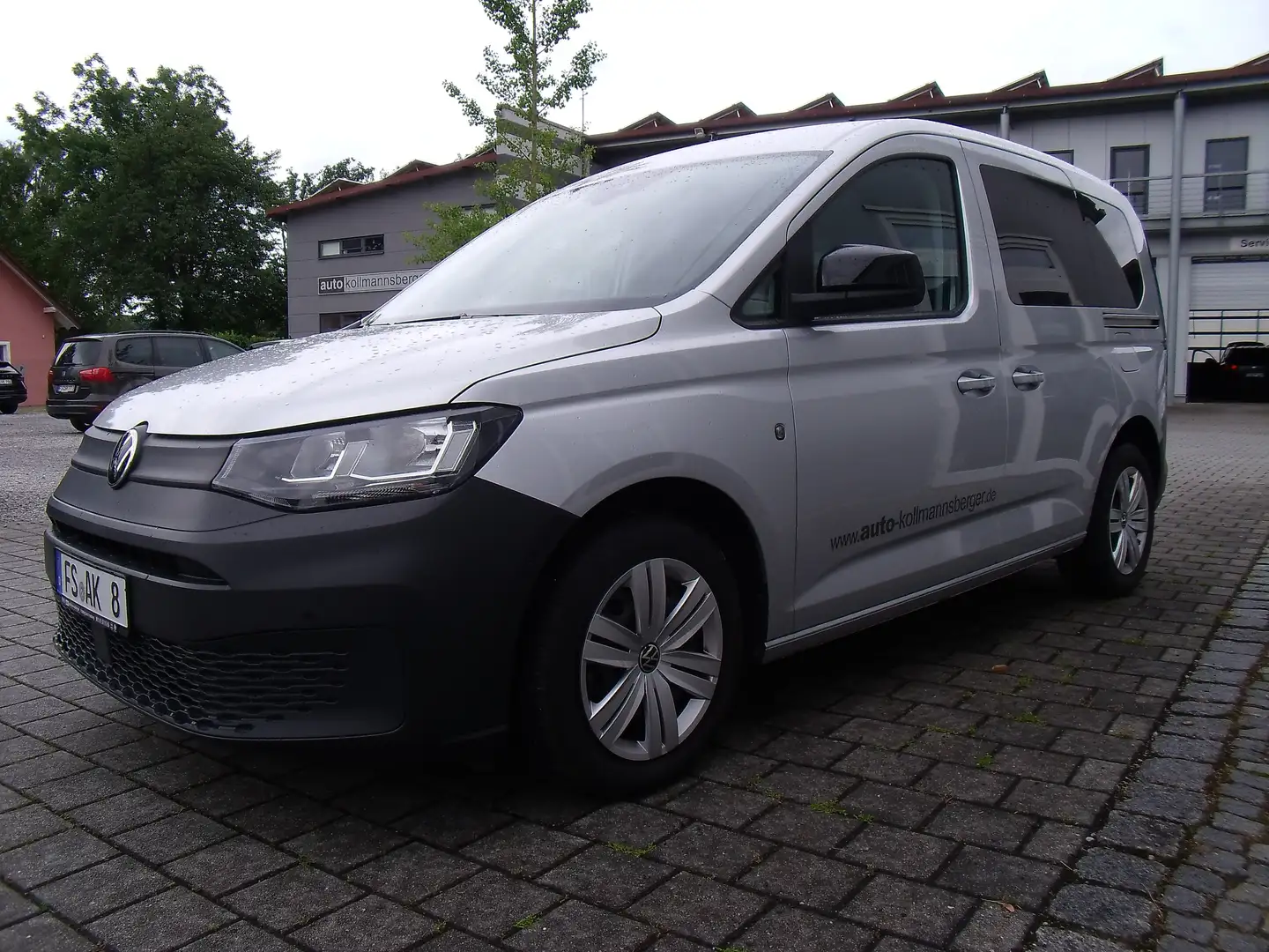 Volkswagen Caddy 2.0 TDI BMT (5-Si.) m.AHK Silber - 1