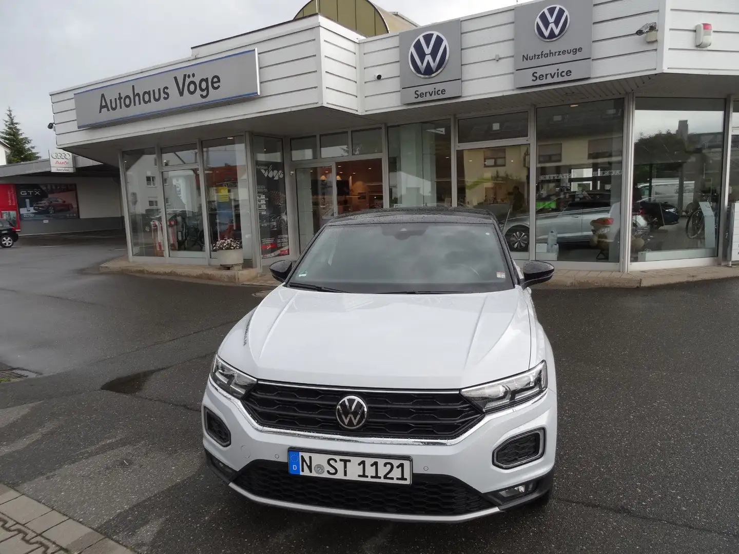 Volkswagen T-Roc 1.5 TSI DSG "ACTIVE" NAVI SHZ LED-SW PDC Weiß - 1