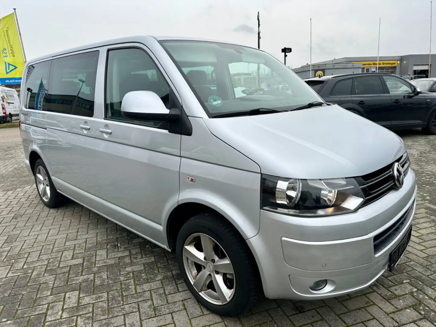 Volkswagen T5 Transporter Bus Multivan Team Silber - 2