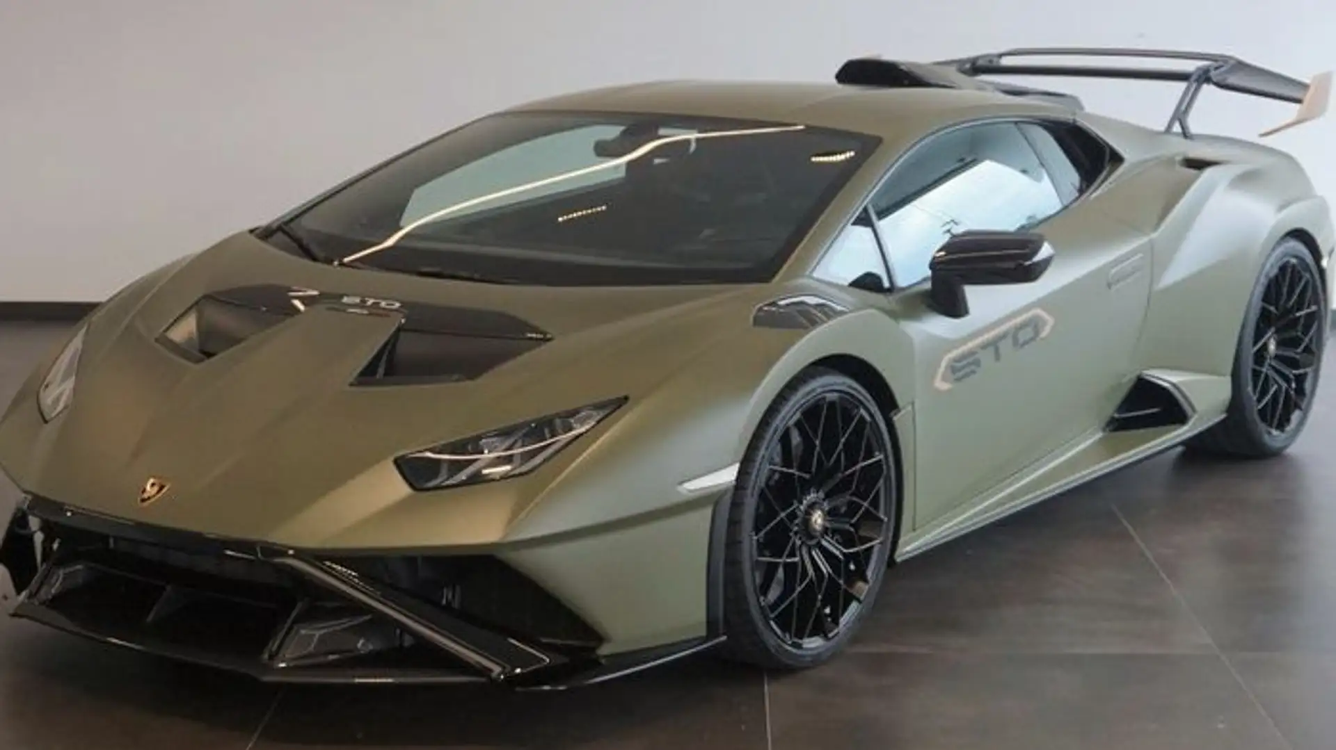 Lamborghini Huracán STO RWD Зелений - 1