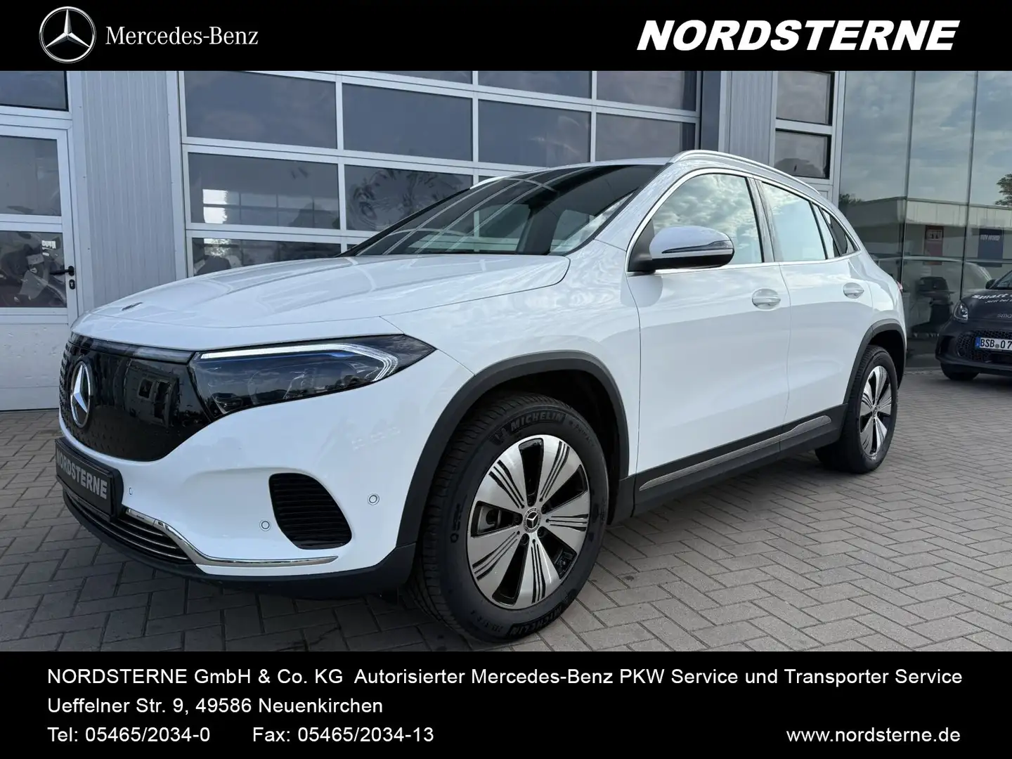 Mercedes-Benz EQA 300 EQA 300 4M Progressive Mbux LED Kamera Distronic Bílá - 1