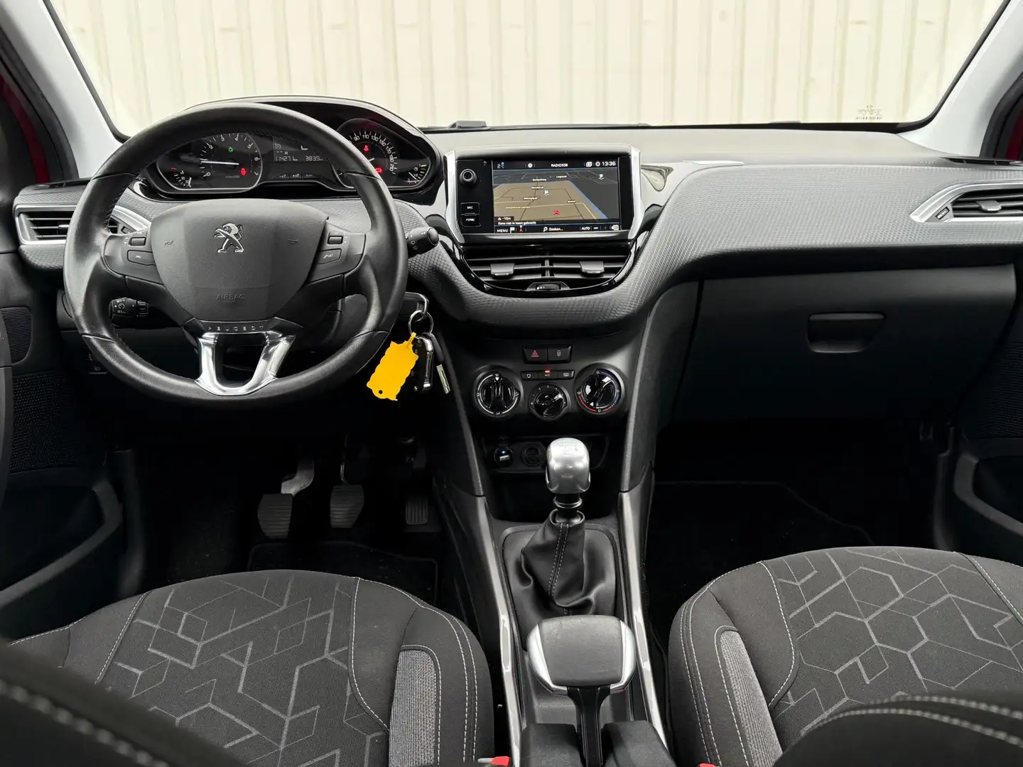 Peugeot 2008 1.2 PureTech Active 2e Eigenaar,Airco,Navigatie,PD Rood - 2