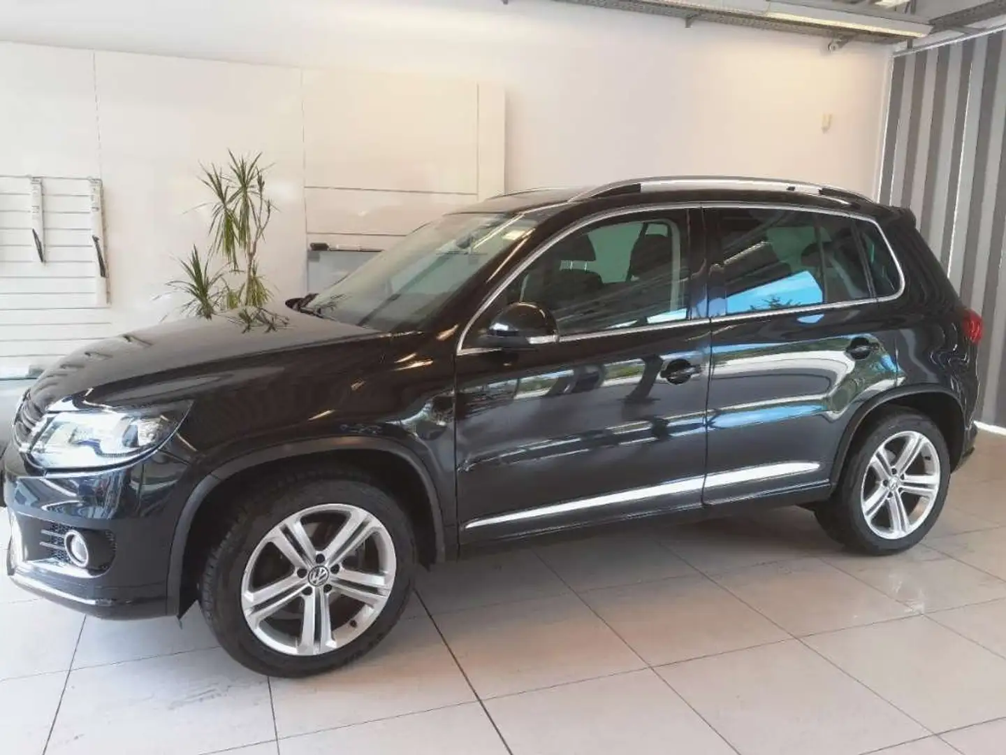 Volkswagen Tiguan Tiguan 2,0 TDI SCR 4Motion Comfortline Comfortline Schwarz - 2