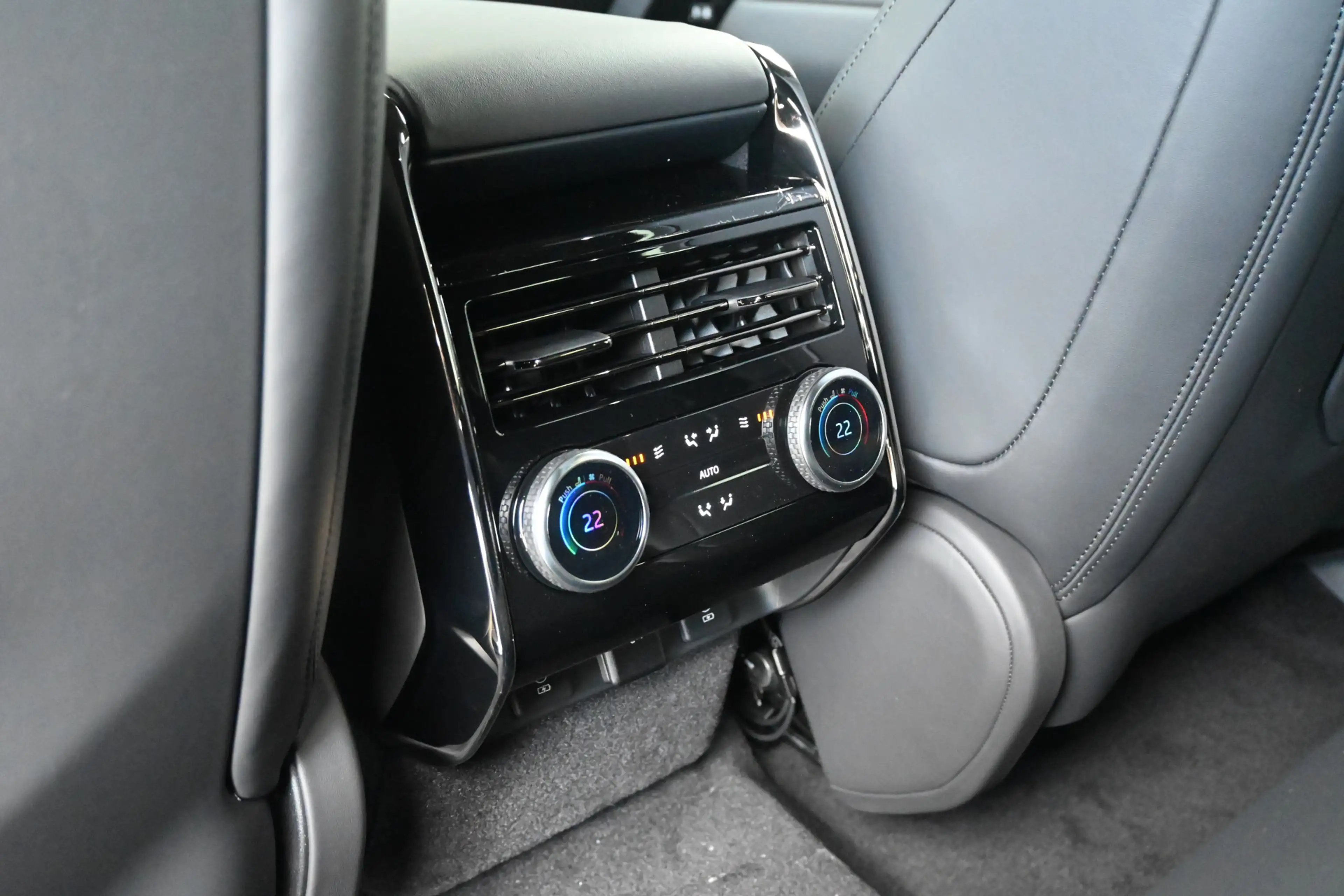 Land Rover Range Rover Sport 3.0 P550e Autobiography PHEV Performance seats — photo 39