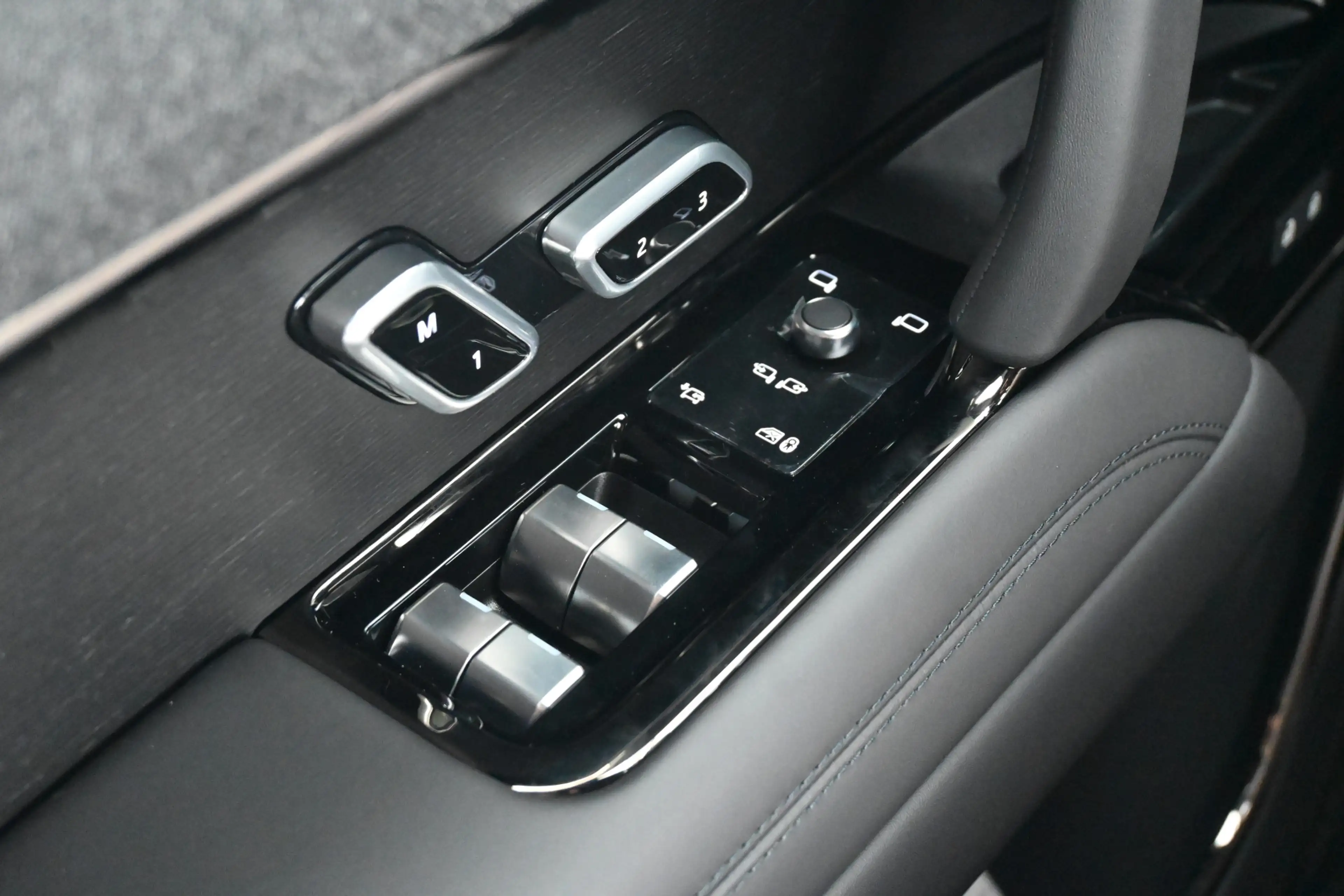 Land Rover Range Rover Sport 3.0 P550e Autobiography PHEV Performance seats — photo 23