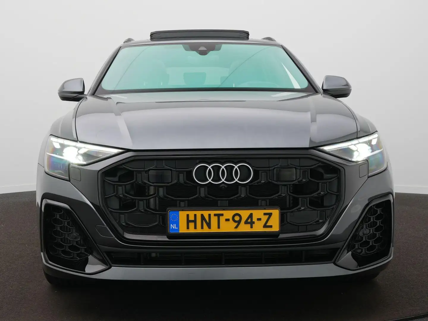 Audi Q8 55 TFSI e quattro Pro Line S Grijs - 2