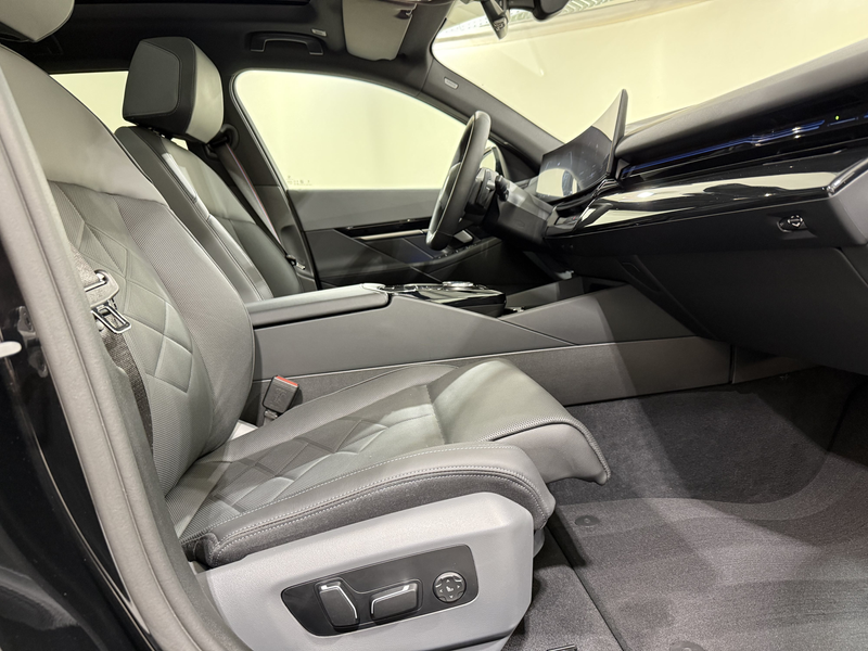 BMW 540 d xDrive Touring M Sportpaket Pro AHK ACC HUD — photo 11