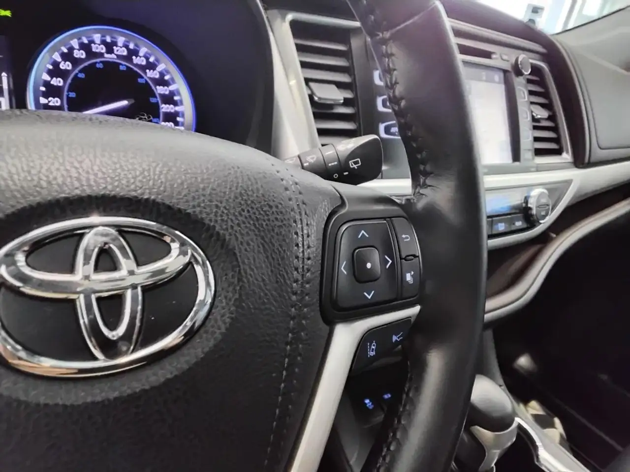 Toyota Highlander снимка Toyota Highlander