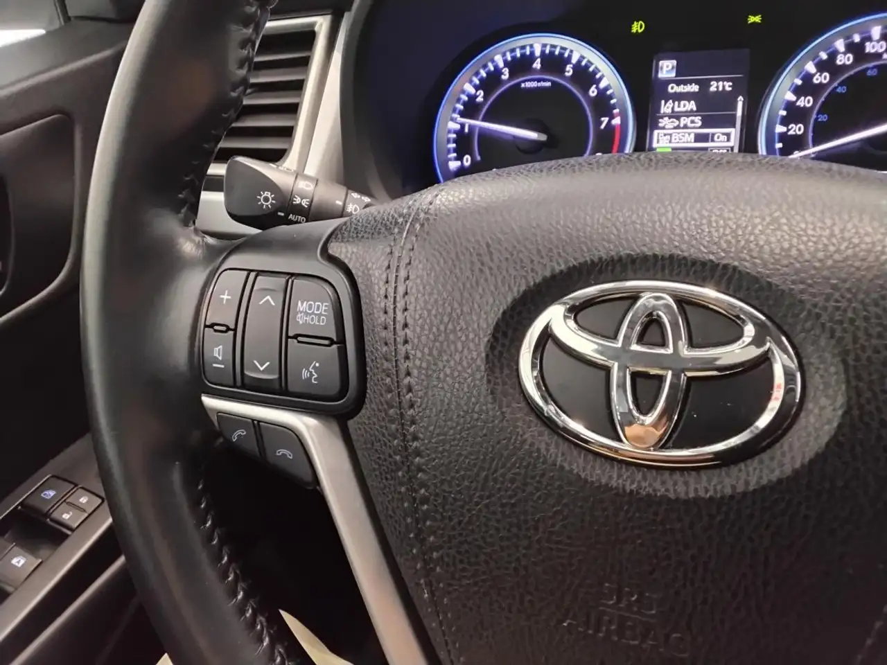 Toyota Highlander снимка Toyota Highlander