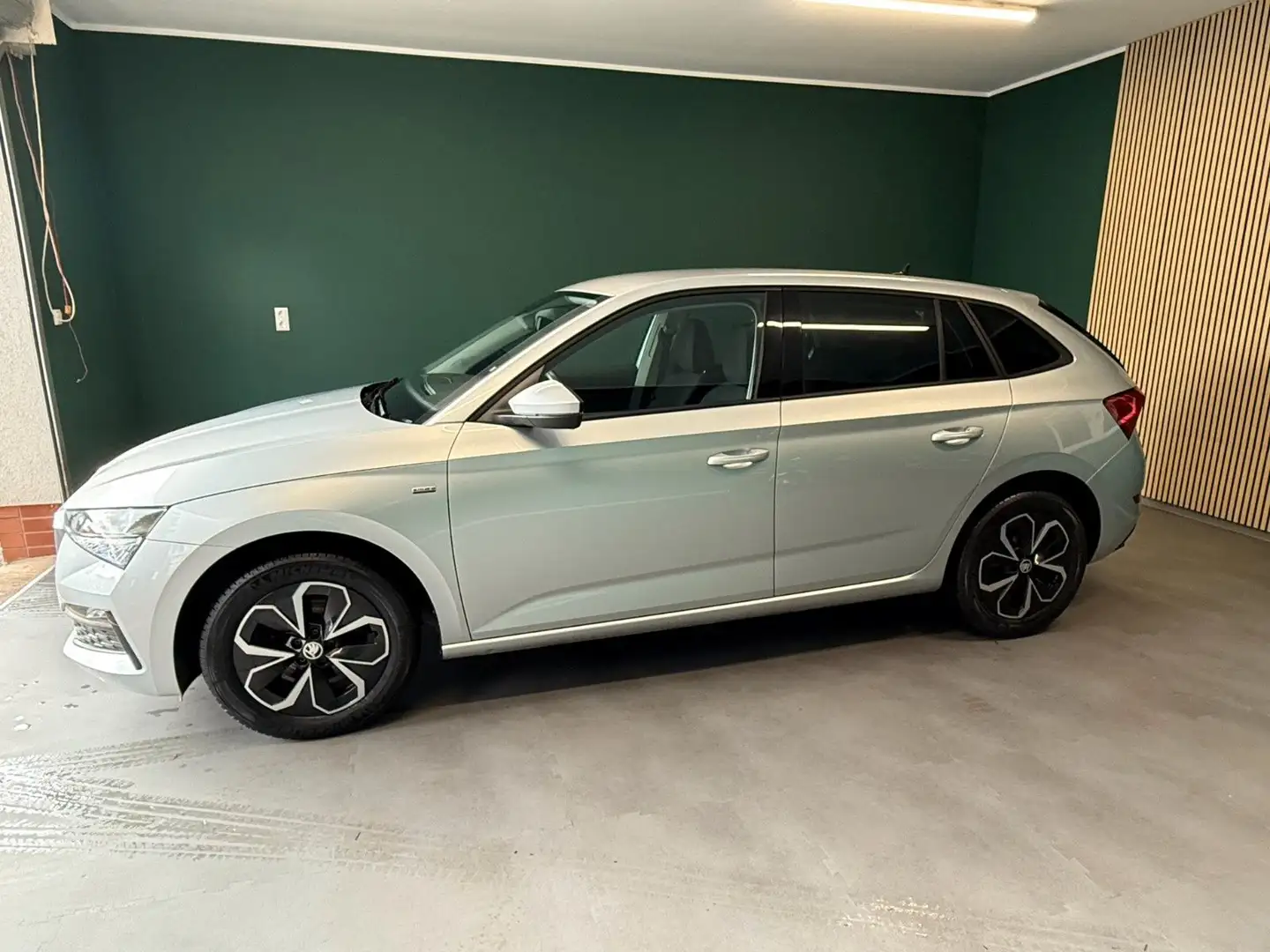 Skoda Scala Drive 125 DSG SHZ /Navi/mtl.149€ Argent - 2