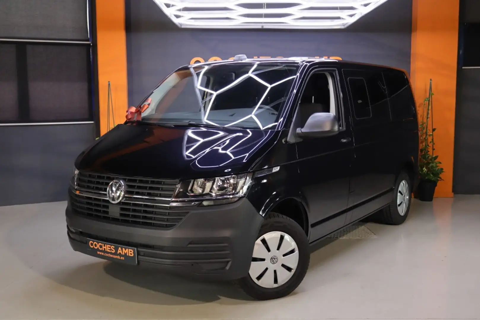 Volkswagen Transporter Kombi 2.0TDI SCR BMT Larga 81kW Negro - 1