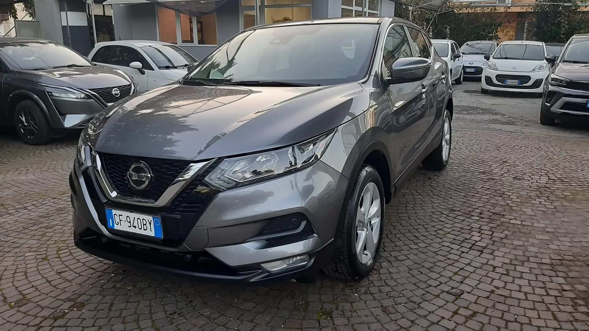 Nissan Qashqai 1.3 dig-t 140cv Grijs - 1