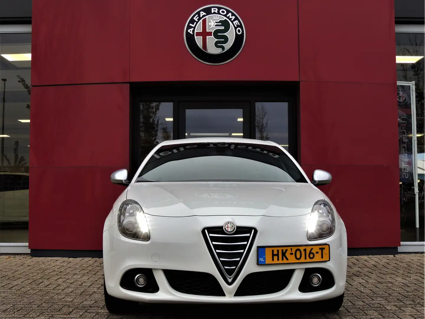 Alfa Romeo Giulietta 1.4 T Exclusive TCT 170PK | 18" velgen | Navigatie Wit - 2