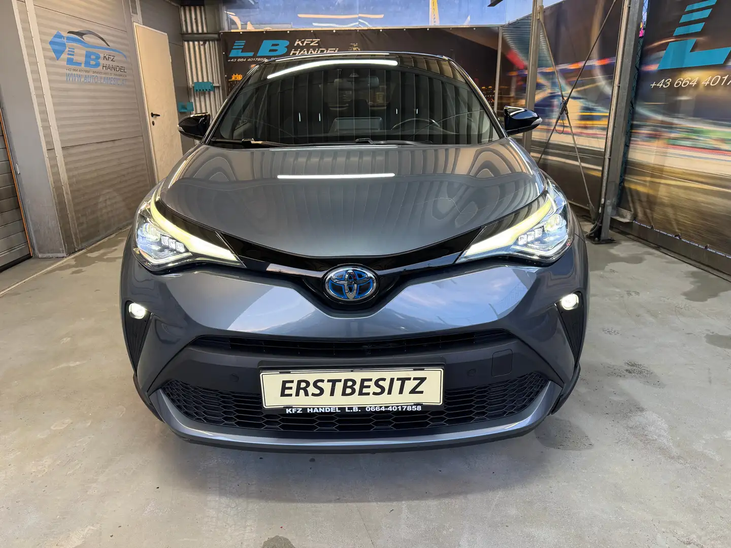 Toyota C-HR Hybrid Flow Grau - 1