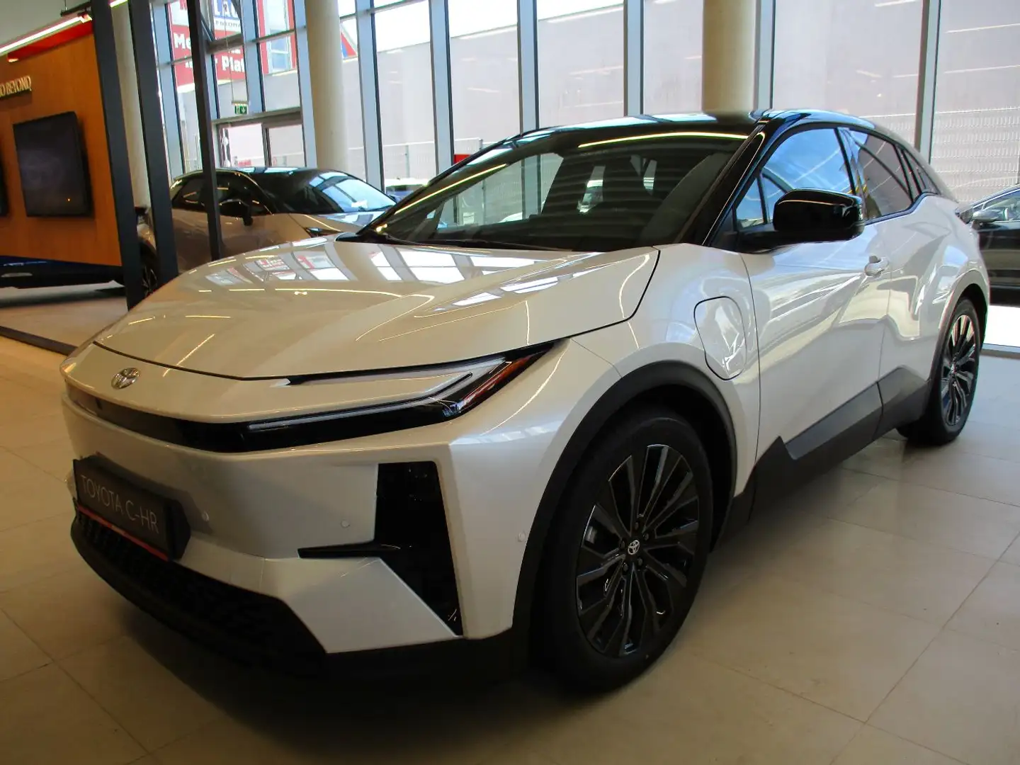Toyota C-HR + Elektro 77kWh AWD Lounge Navi*PDC*Kamera Weiß - 2