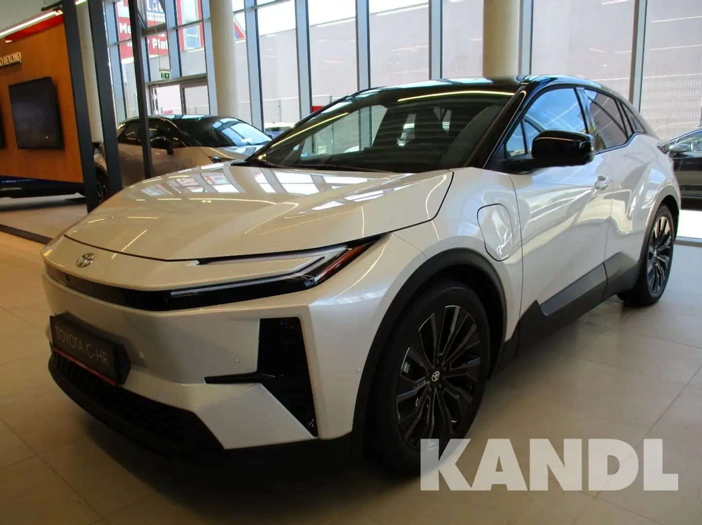 Toyota C-HR + Elektro 77kWh AWD Lounge Navi*PDC*Kamera Weiß - 1