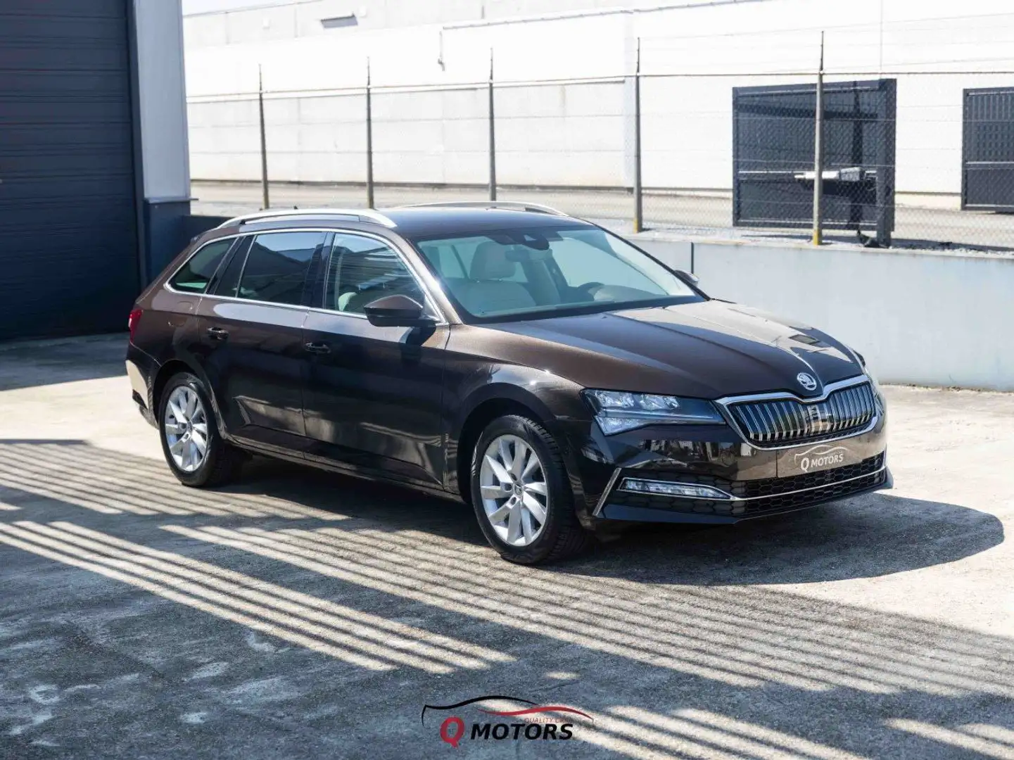 Skoda Superb Combi PHEV 1.4 TSI DSG-LED-KEYLESS-ACC-CARPL-BTW Bruin - 2