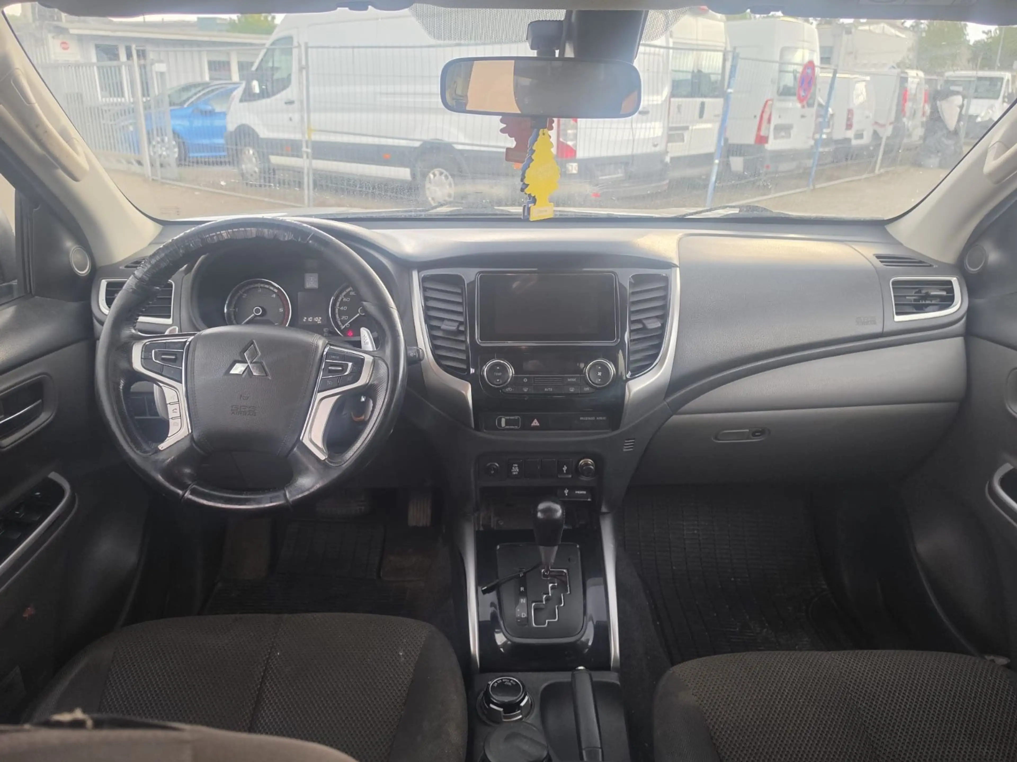 Mitsubishi L200 — photo 14
