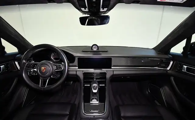 Porsche Panamera view 9