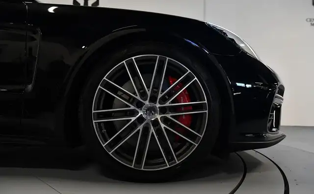 Porsche Panamera view 7
