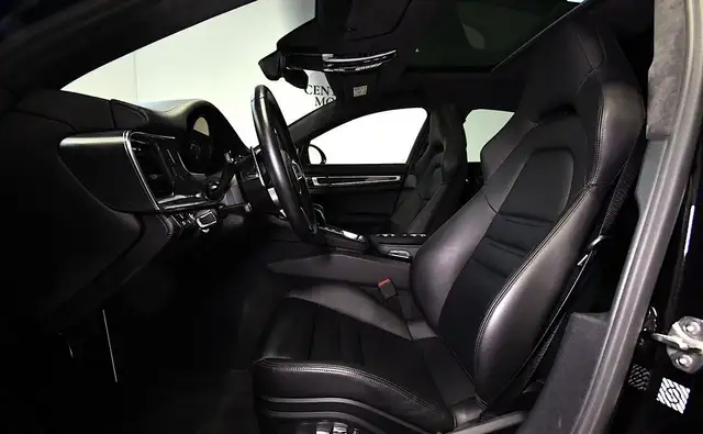 Porsche Panamera view 11