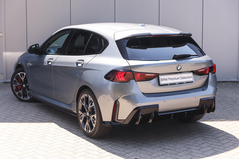 BMW 120 1 Serie M Sport Automaat / Sportstoelen / Achterui — photo 2