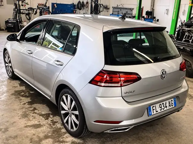 Volkswagen Golf view 3