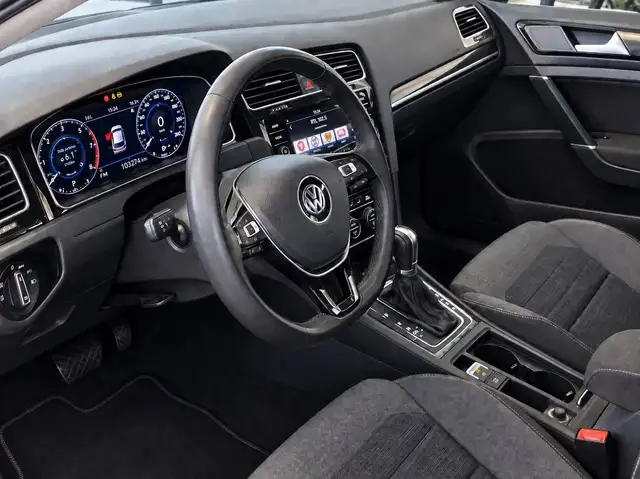 Volkswagen Golf view 4
