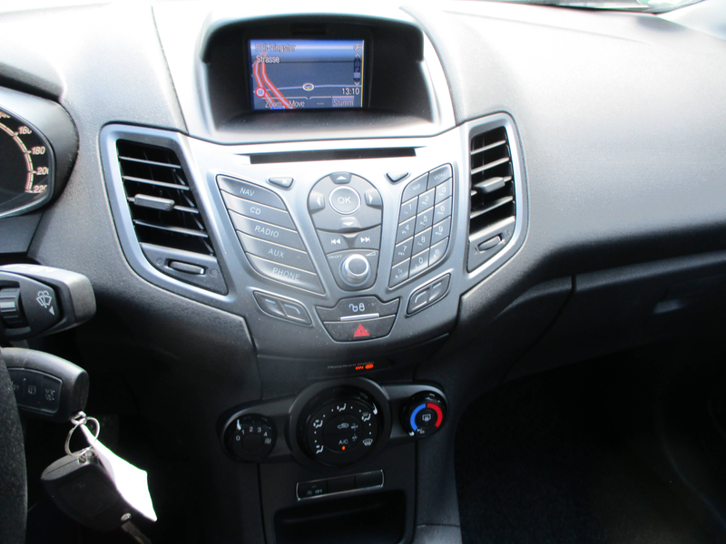 Ford Fiesta Trend — photo 13