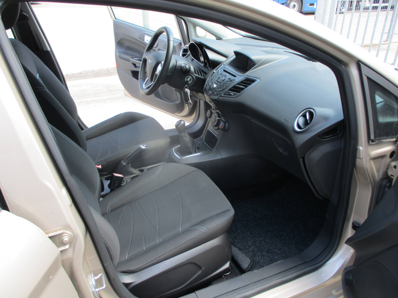 Ford Fiesta Trend — photo 7