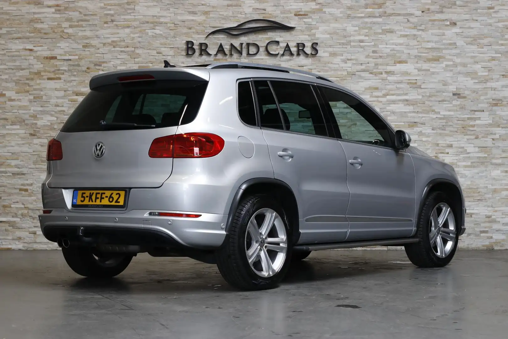 Volkswagen Tiguan 1.4 TSI Sport&Style R-line Edition PANO | LEDER | Gris - 2