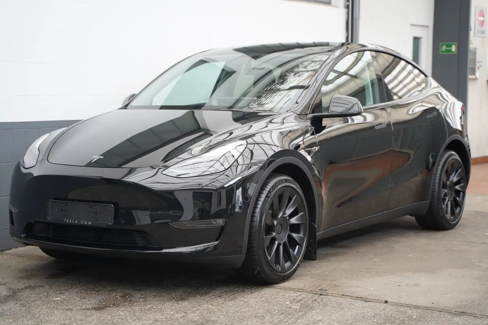 Tesla Model Y Long Range AWD *20-Zoll*Matrix-LED* Schwarz - 2