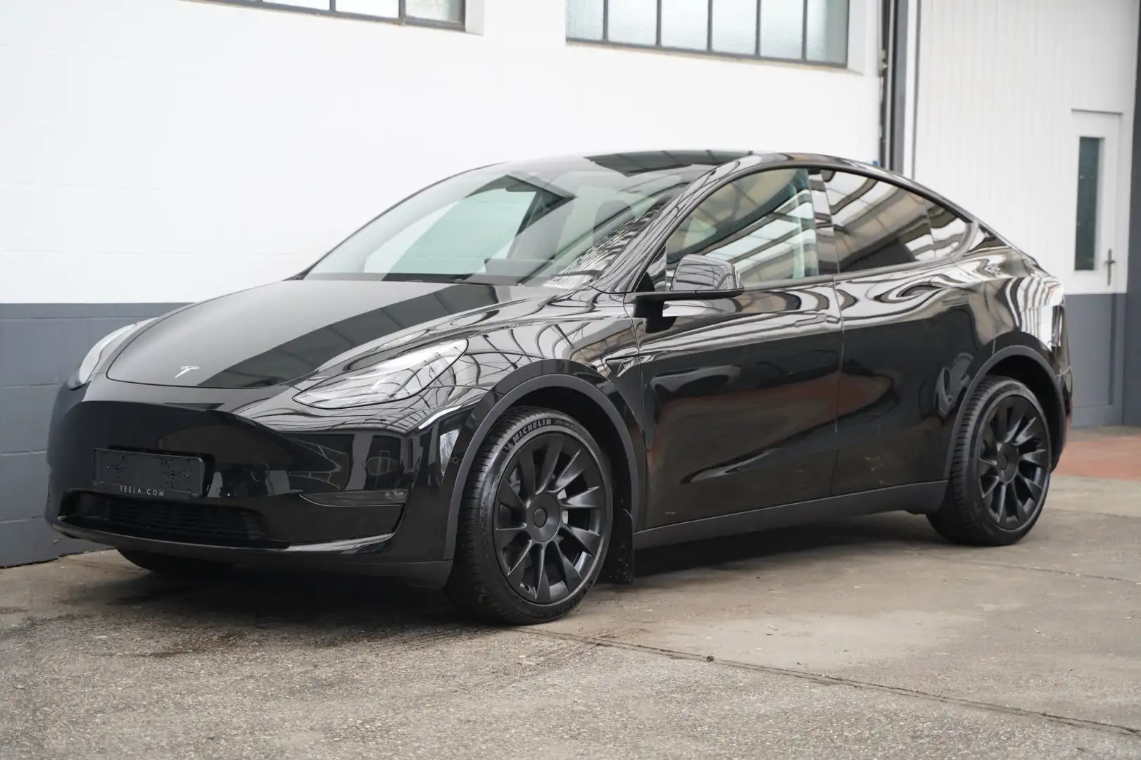 Tesla Model Y Long Range AWD *20-Zoll*Matrix-LED* Schwarz - 1