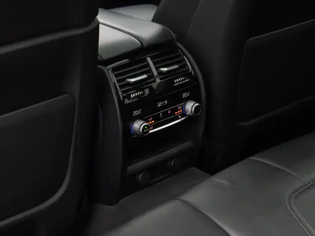 BMW 5 Series view 29