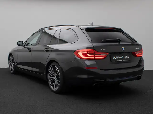 BMW 5 Series view 9