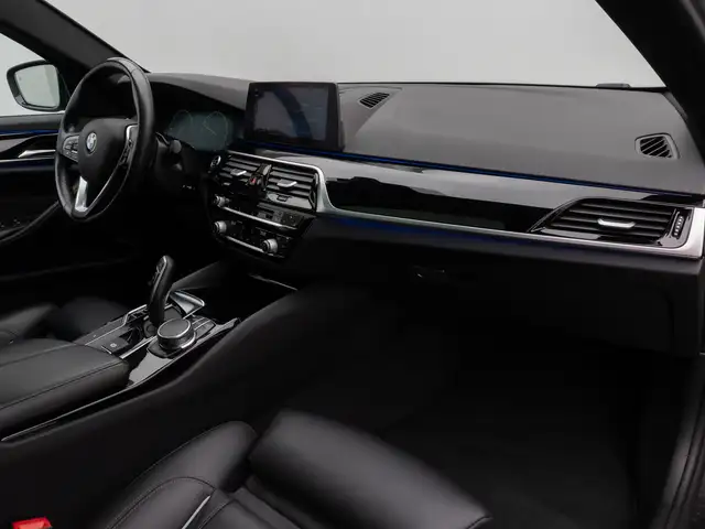 BMW 5 Series view 24