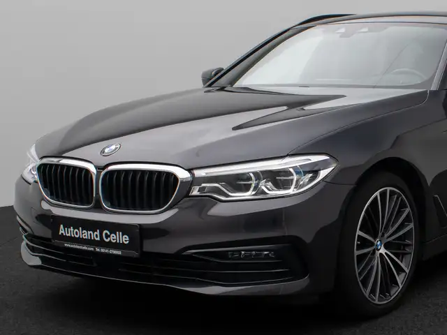 BMW 5 Series view 17