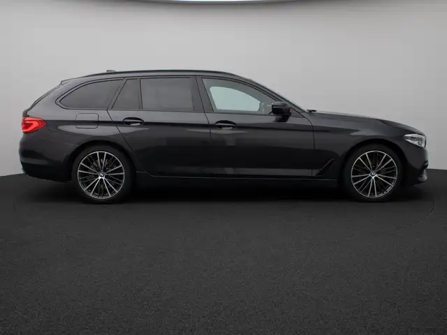 BMW 5 Series view 5