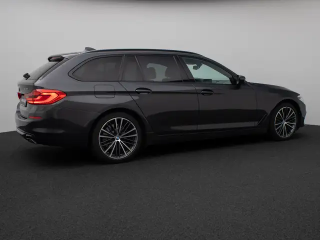 BMW 5 Series view 6