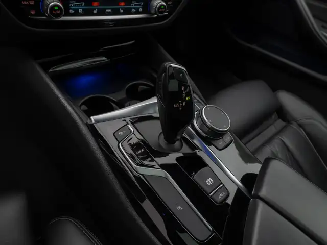 BMW 5 Series view 23