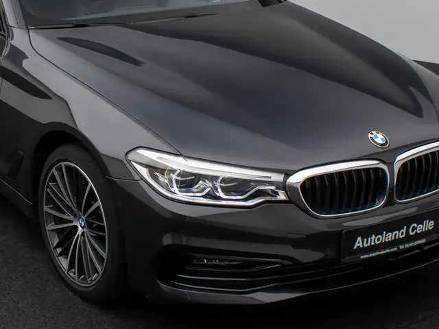 BMW 5 Series view 18