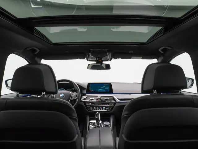 BMW 5 Series view 30