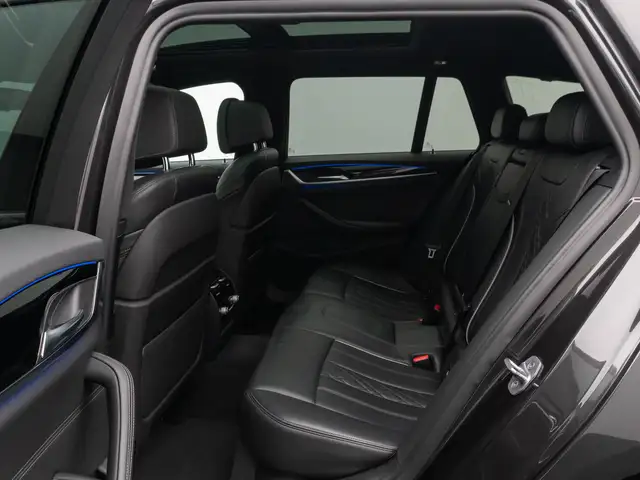 BMW 5 Series view 26