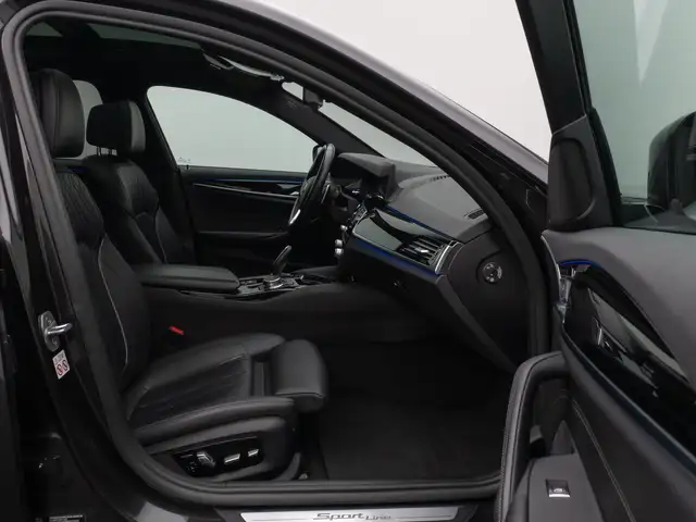 BMW 5 Series view 25