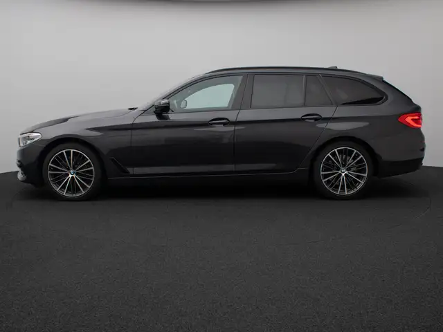 BMW 5 Series view 11
