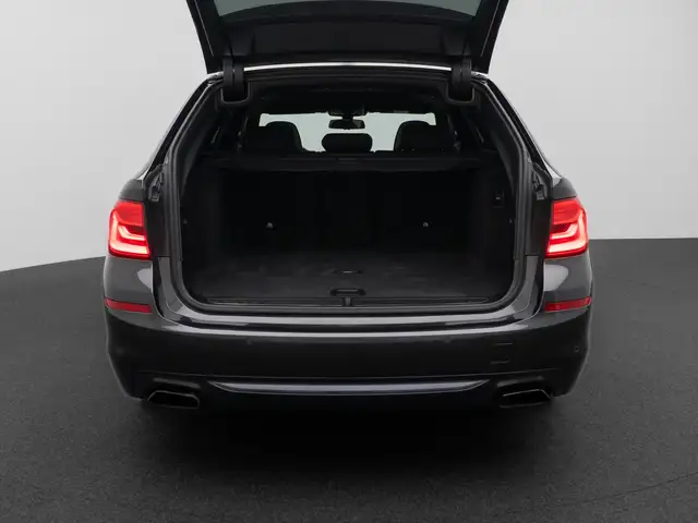 BMW 5 Series view 13