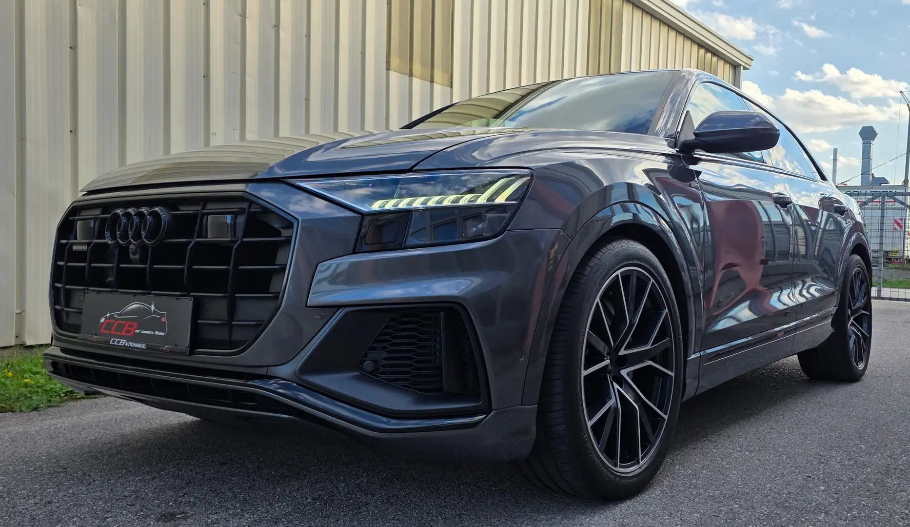 Audi Q8 55 TFSI e-Hybrid – 340 PS – Matrix LED – Head Up Grau - 2