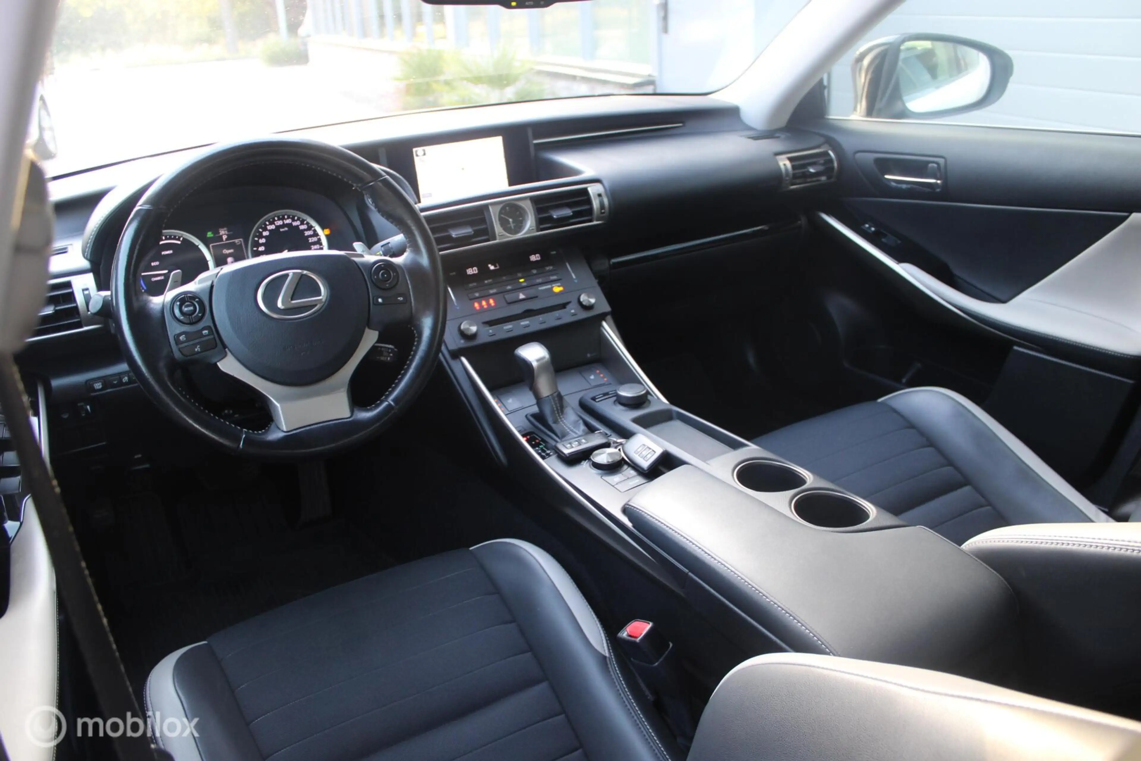 Lexus IS 300 300h Sport Edition NL Auto Boekjes | BTW Auto | Ha — photo 21
