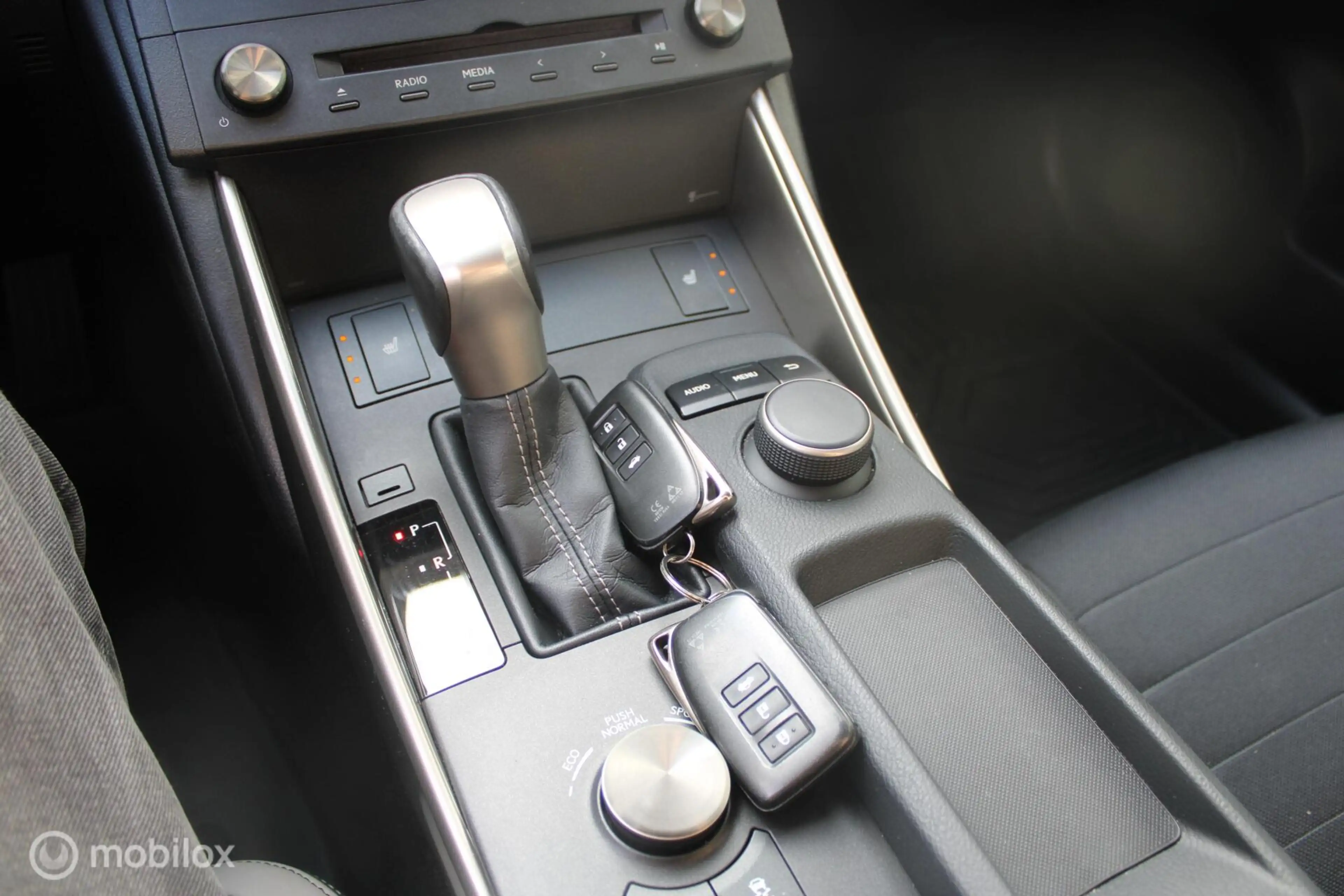 Lexus IS 300 300h Sport Edition NL Auto Boekjes | BTW Auto | Ha — photo 23